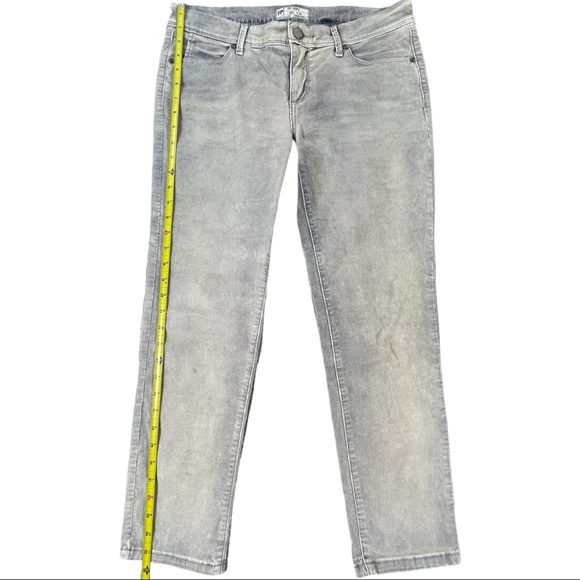 Free People size w28 grey & white/hints of blue, low rise corduroy skinny pants - Picture 15 of 15